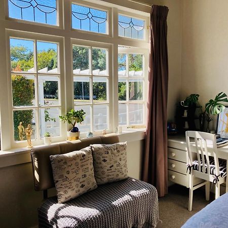 Spacious And Sunny Master Bedroom With Shared Bathrooms Auckland Exterior photo