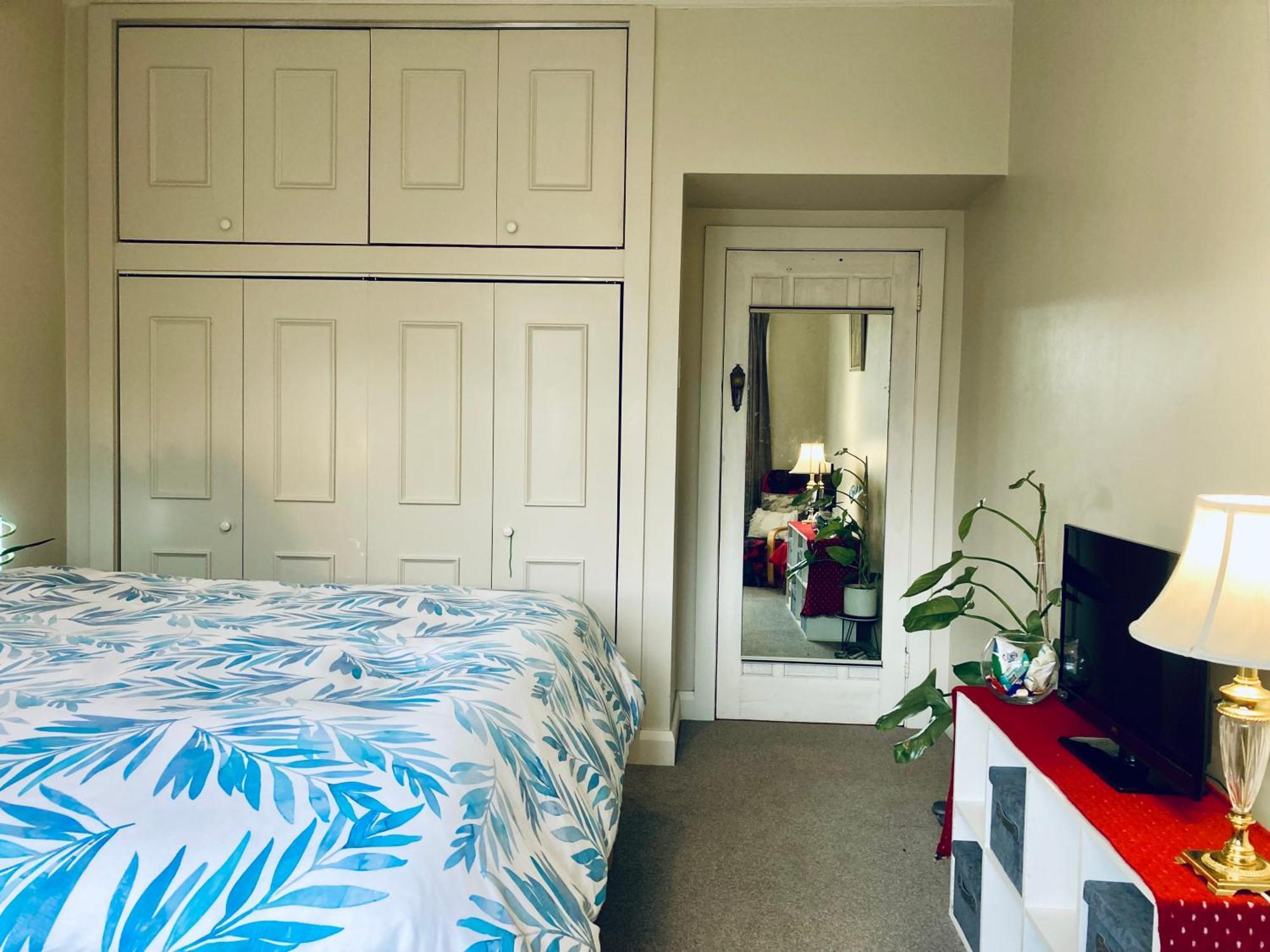 Spacious And Sunny Master Bedroom With Shared Bathrooms Auckland Exterior photo