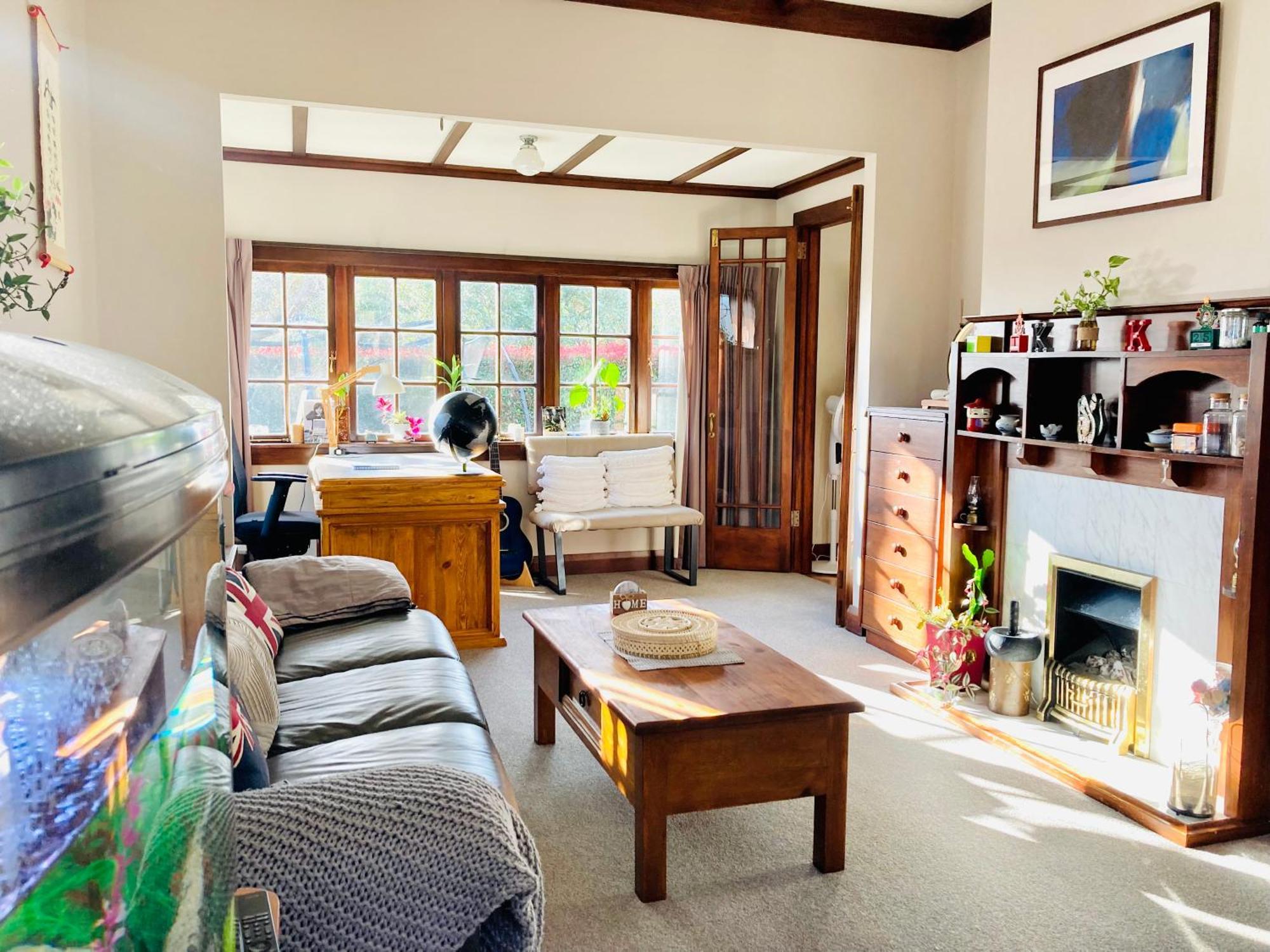 Spacious And Sunny Master Bedroom With Shared Bathrooms Auckland Exterior photo